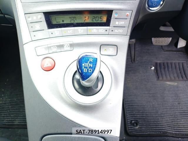 Toyota PRIUS 2015-06 8055288-11