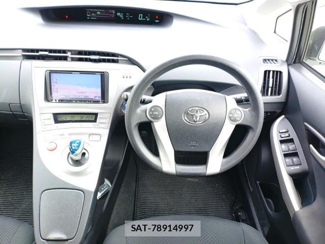 Toyota PRIUS 2015-06 8055288-2