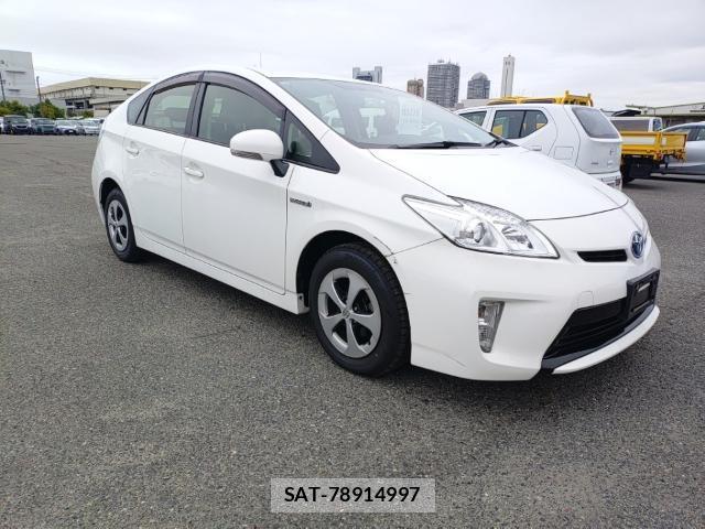 Toyota PRIUS 2015-06 8055288-3