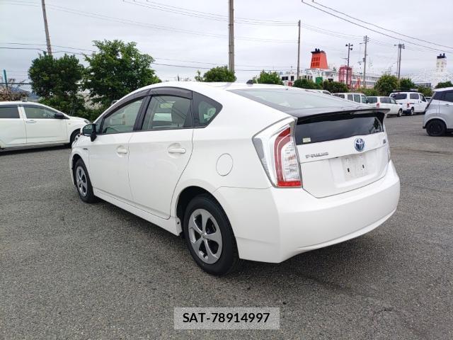 Toyota PRIUS 2015-06 8055288-5