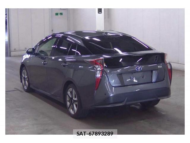 Toyota PRIUS 2017-06 8055323-1