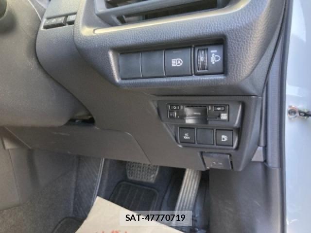 Toyota PRIUS 2023-06 8055381-4