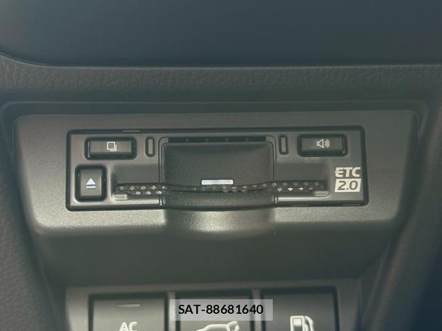 Toyota PRIUS 2023-06 8055515-12