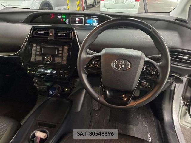 Toyota PRIUS 2019-06 8055560-2