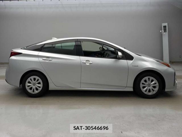 Toyota PRIUS 2019-06 8055560-3