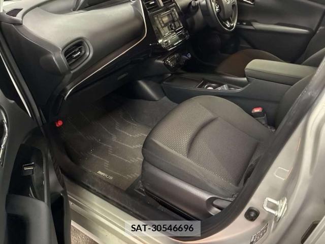 Toyota PRIUS 2019-06 8055560-5