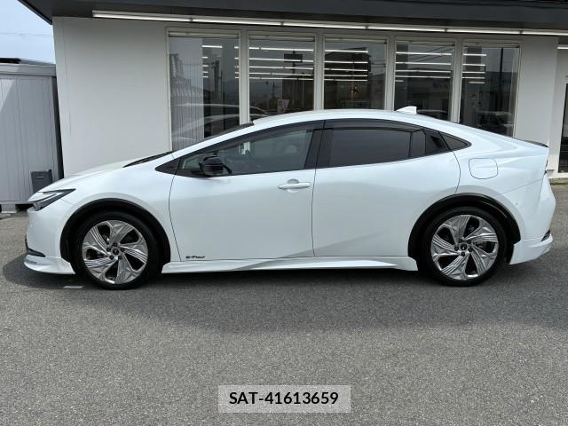 Toyota PRIUS 2023-11 8055619-10