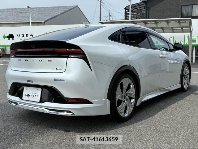 Toyota PRIUS 2023-11 8055619-13
