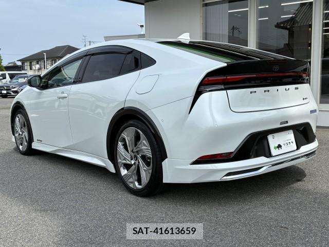 Toyota PRIUS 2023-11 8055619-14