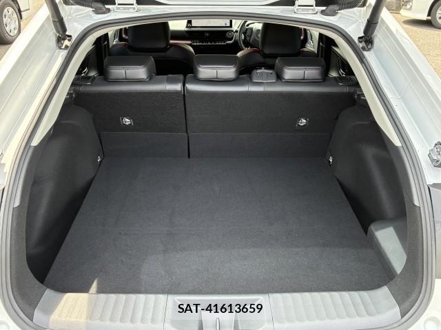 Toyota PRIUS 2023-11 8055619-18