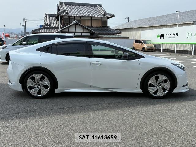 Toyota PRIUS 2023-11 8055619-3