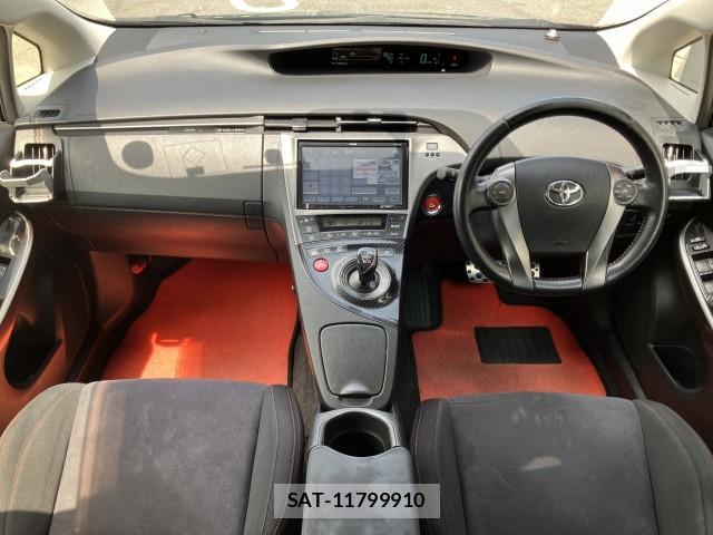 Toyota PRIUS 2013-03 8055621-2