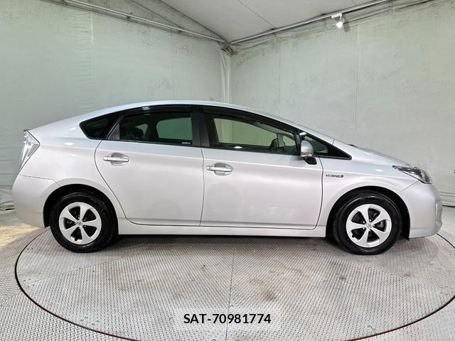 Toyota PRIUS 2013-04 8055797-13