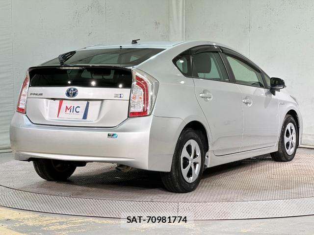 Toyota PRIUS 2013-04 8055797-14