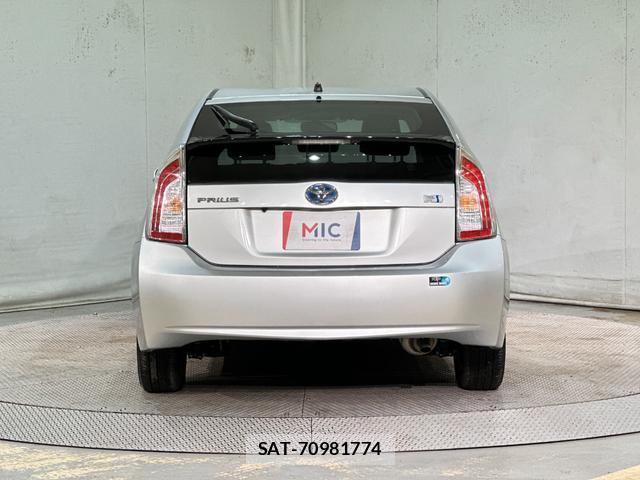 Toyota PRIUS 2013-04 8055797-15