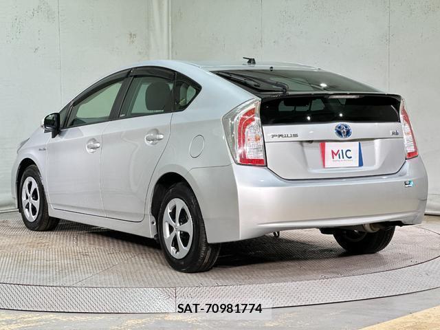 Toyota PRIUS 2013-04 8055797-16