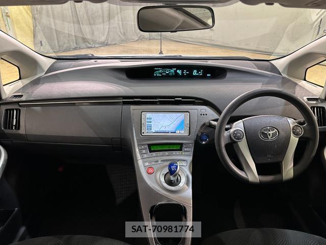 Toyota PRIUS 2013-04 8055797-5