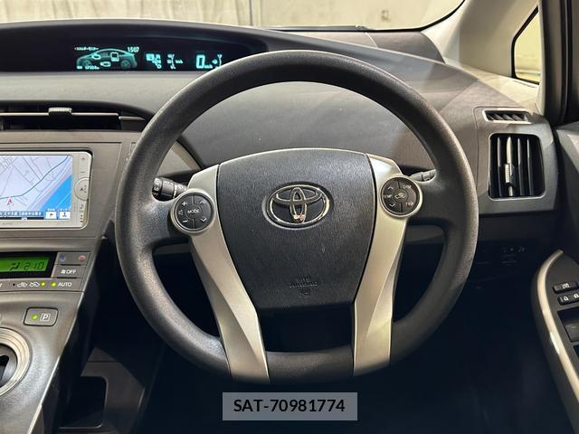 Toyota PRIUS 2013-04 8055797-6