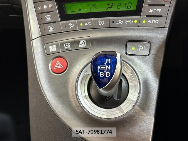 Toyota PRIUS 2013-04 8055797-7