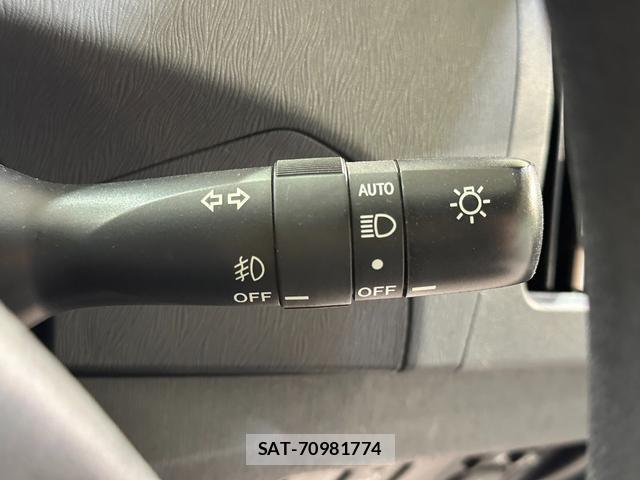 Toyota PRIUS 2013-04 8055797-9