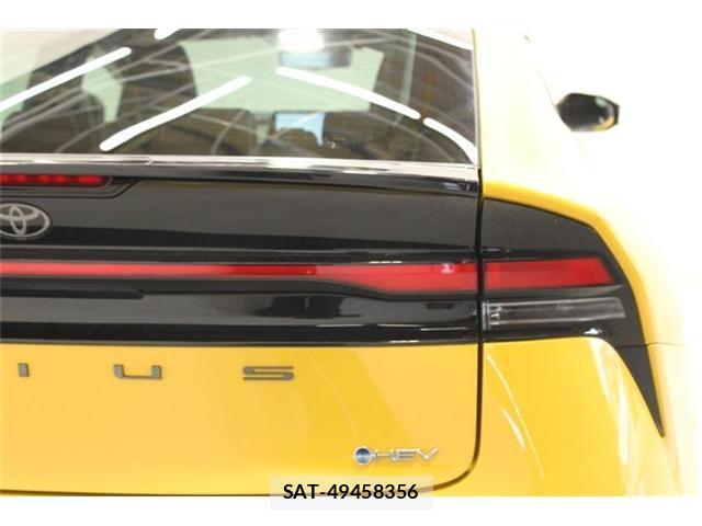 Toyota PRIUS 2023-12 8055892-18