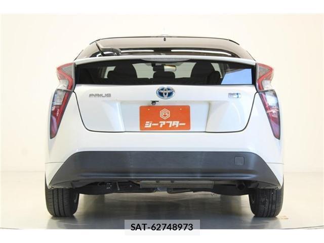 Toyota PRIUS 2017-07 8055894-10