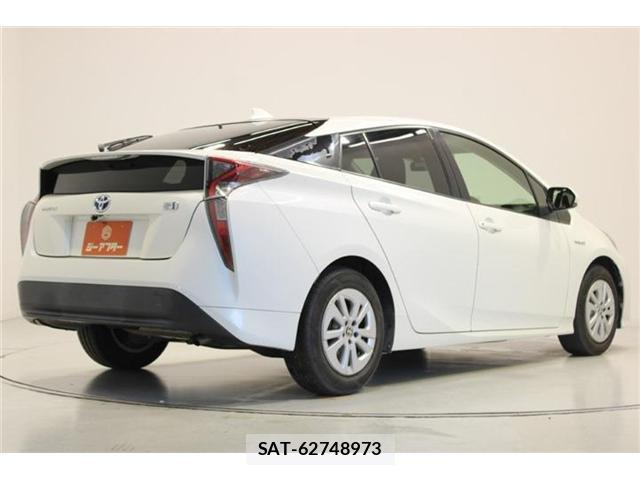 Toyota PRIUS 2017-07 8055894-11