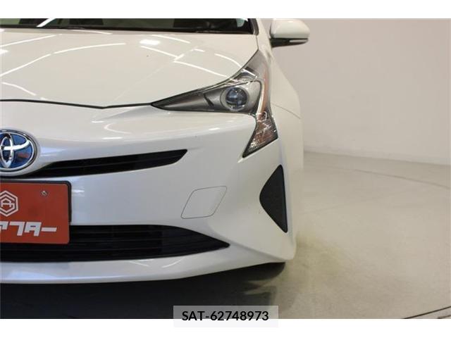 Toyota PRIUS 2017-07 8055894-13
