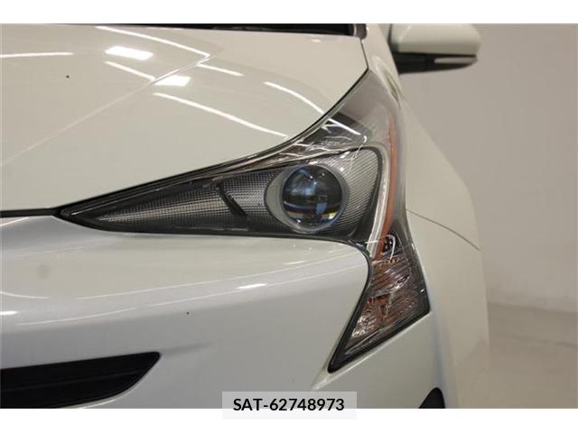 Toyota PRIUS 2017-07 8055894-14
