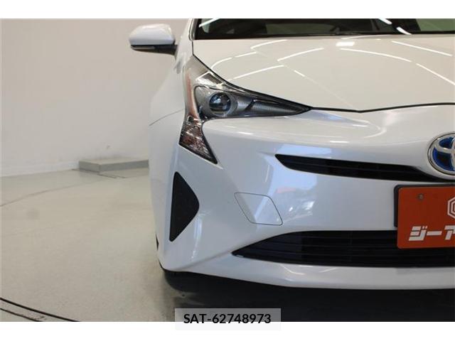 Toyota PRIUS 2017-07 8055894-15