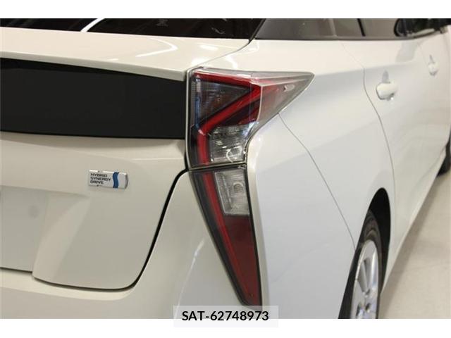 Toyota PRIUS 2017-07 8055894-17