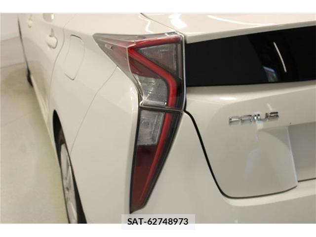 Toyota PRIUS 2017-07 8055894-18