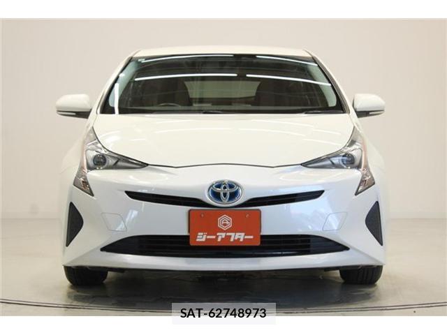 Toyota PRIUS 2017-07 8055894-6