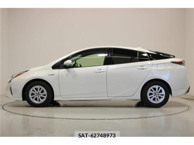 Toyota PRIUS 2017-07 8055894-8
