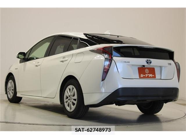 Toyota PRIUS 2017-07 8055894-9