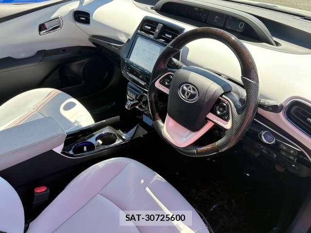 Toyota PRIUS 2016-02 8055982-11