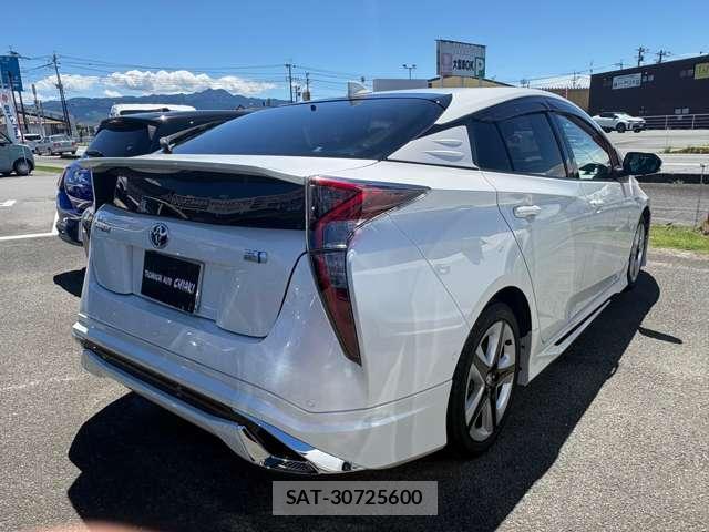Toyota PRIUS 2016-02 8055982-4