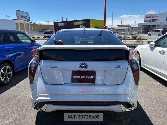 Toyota PRIUS 2016-02 8055982-5