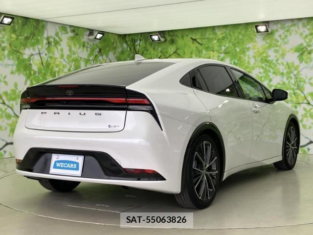 Toyota PRIUS 2023-02 8056120-2