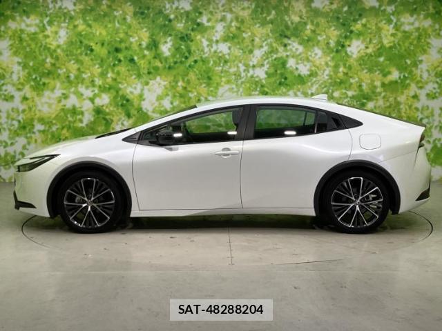 Toyota PRIUS 2024-06 8056202-1