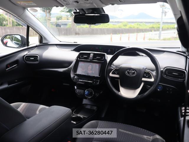 Toyota PRIUS 2016-05 8056277-1