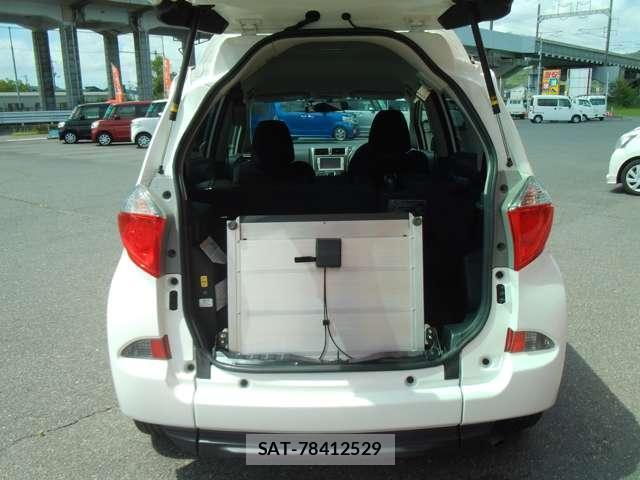 Toyota RACTIS 2013-03 8055002-11