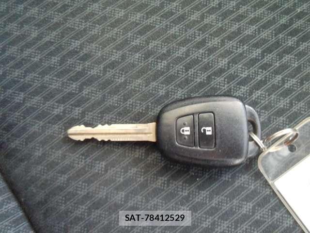 Toyota RACTIS 2013-03 8055002-13