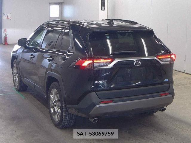 Toyota RAV4 2021-04 8053385-1