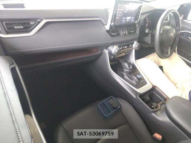 Toyota RAV4 2021-04 8053385-2