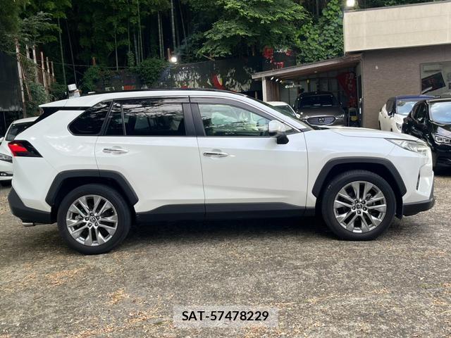 Toyota RAV4 2019-06 8053949-4
