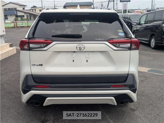 Toyota RAV4 2021-03 8054978-4