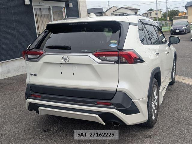 Toyota RAV4 2021-03 8054978-5