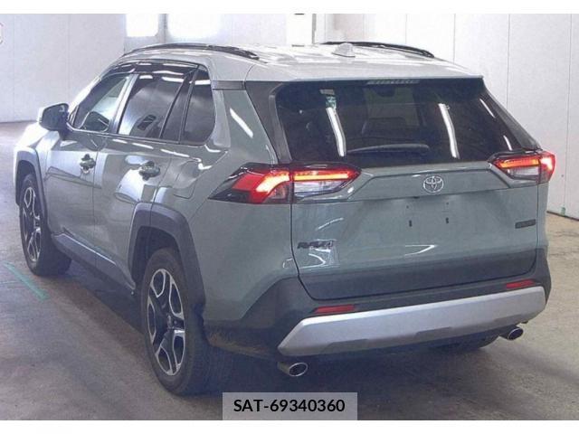 Toyota RAV4 2021-05 8055582-1
