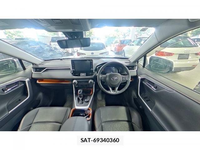 Toyota RAV4 2021-05 8055582-2